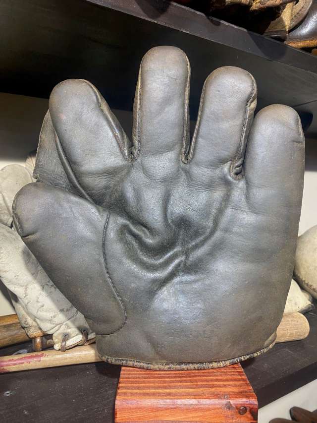 D&M Full Web Dark Front