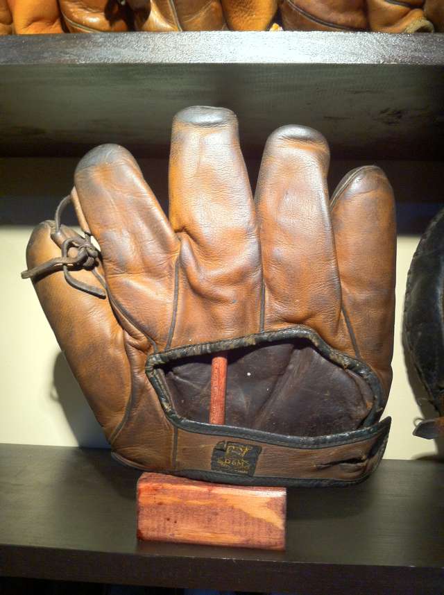 D&M Single Tunnel Loop Lefty Back