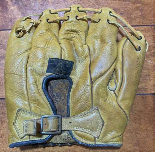 D&M Wapiti Glove Back