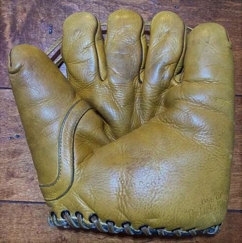 D&M Wapiti Glove Front