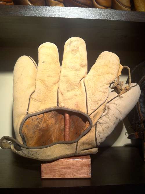 D&M White Single Tunnel Loop Back