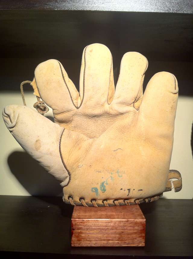 D&M White Single Tunnel Loop Front