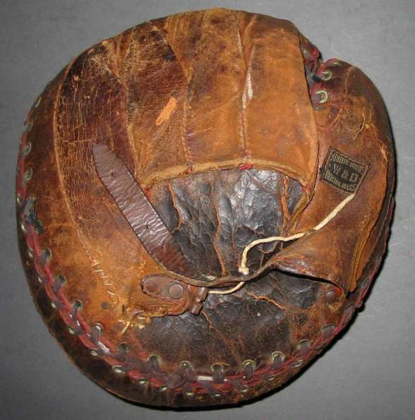 Early 1900's Wright & Ditson Crescent Pad Sewn Palm Catchers Mitt Back