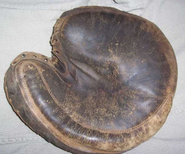 Early 1900's Spalding Crescent Catchers Mitt Front