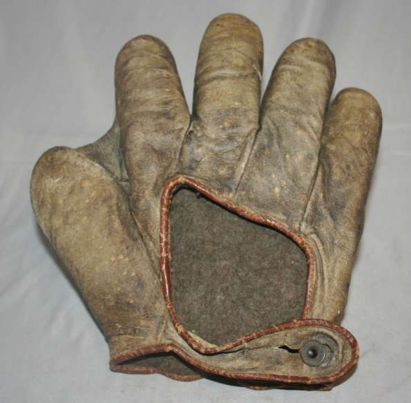 Early 1900's Victor Crescent Glove Lefty Back
