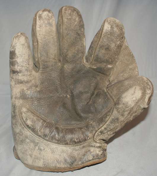 Early 1900's Wright & Ditson Crescent Glove Lefty Front