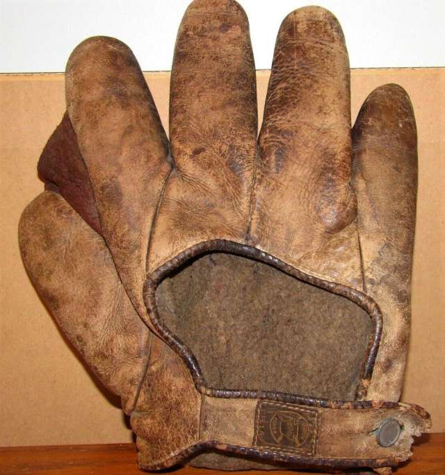 Early 1900's A.J. Reach Crescent Glove Back