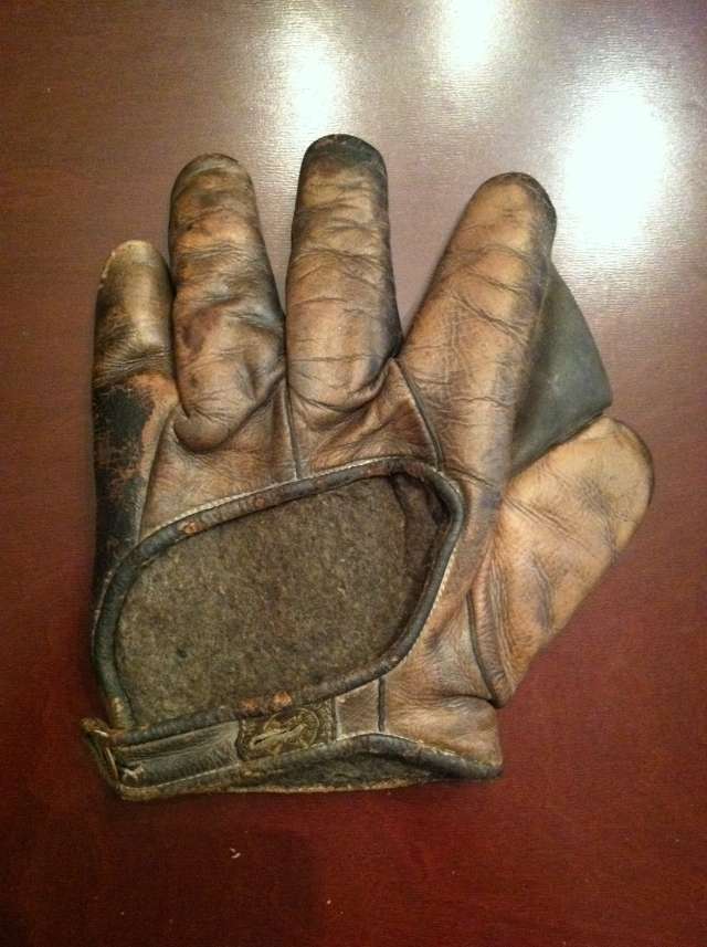 Early 1900's A.J. Reach Crescent Glove Back