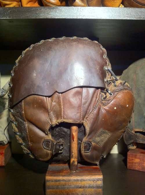 Early 1900's  Reach Decker Patent Crescent Catchers Mitt Back
