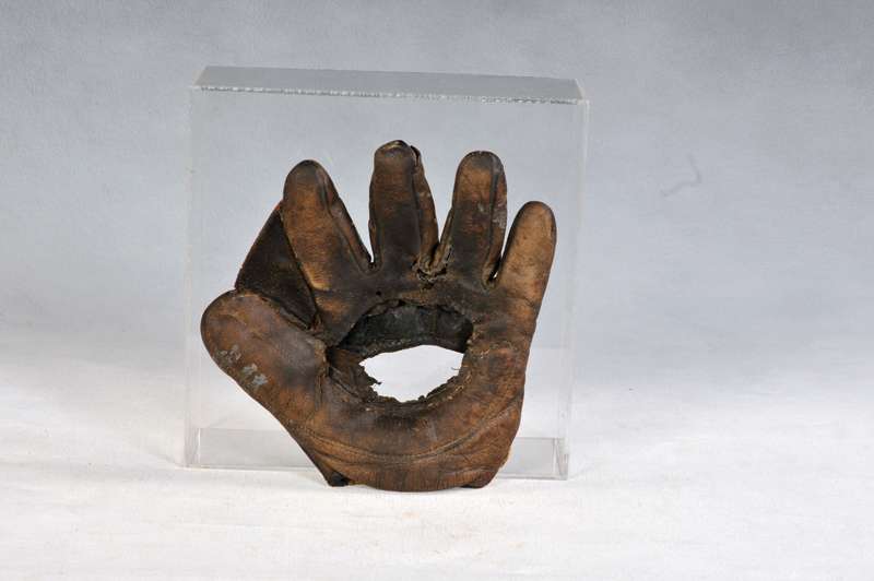 A.J. Reach Hole in Palm Crescent Front Early Gloves & Mitts