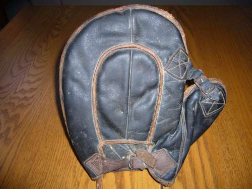 Black Crescent Pad Basemitt Back