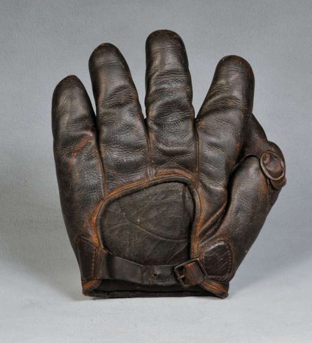 c. 1905 Victor 12S Buckle Back Buckle Web Back