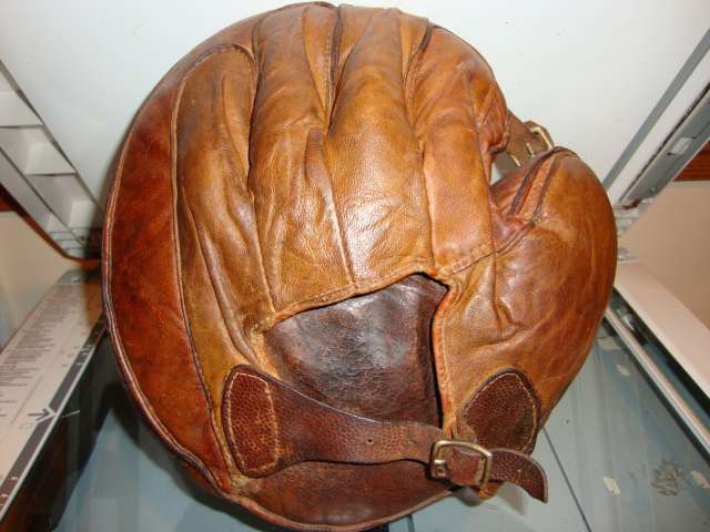 Early 1900's Buckle Web Sewn Palm Crescent Catchers Mitt Back