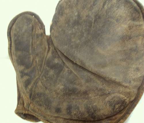 Early 1900's Crescent Basemitt Front