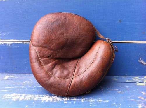 Early 1900's Ratsch Peerless Crescent Catchers Mitt Lefty Front
