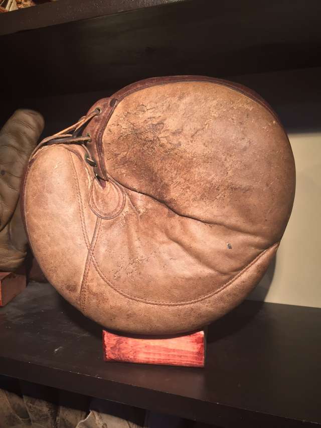 Early 1900's Ratsch Peerless Crescent Catchers Mitt Light Brown Front