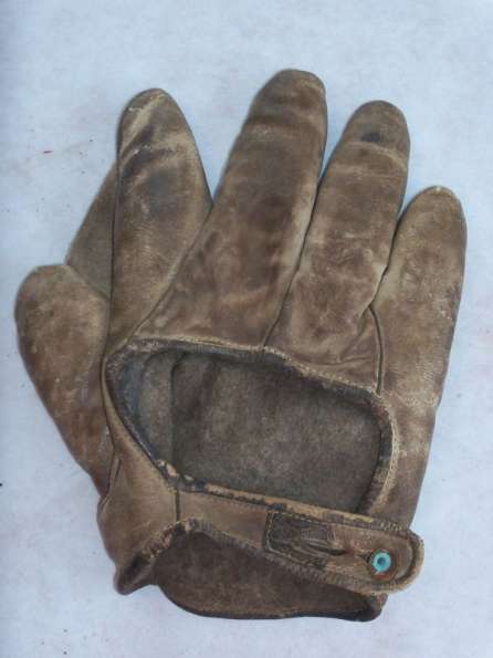 Early 1900's Crescent Glove Lefty Back