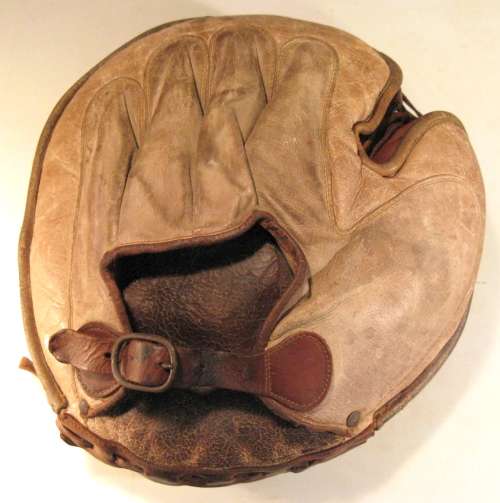 D&M Crescent Catchers Mitt Back