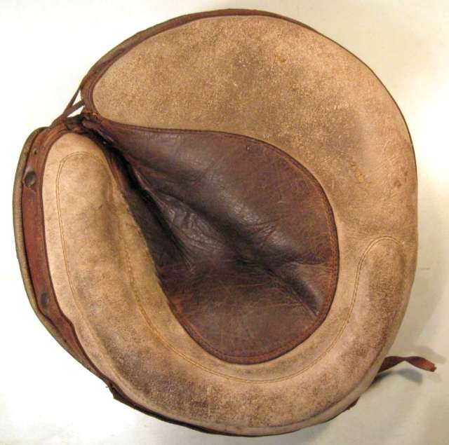 D&M Crescent Catchers Mitt Front