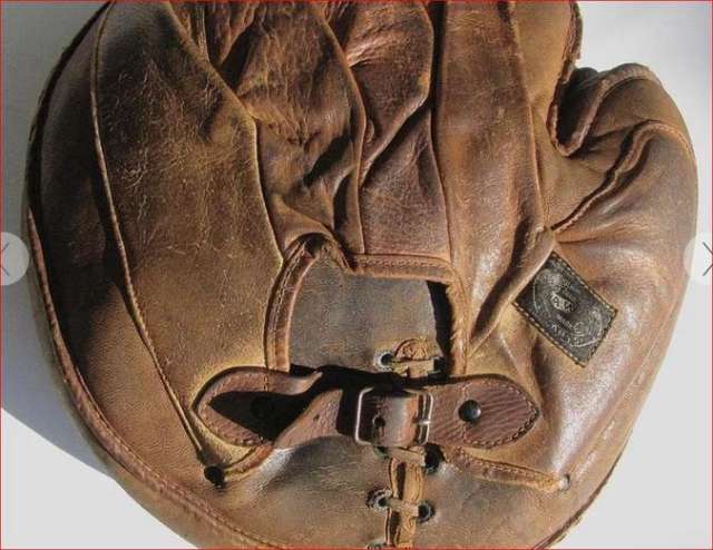 Early 1900's Early Lace Lining Catchers Mitt Back
