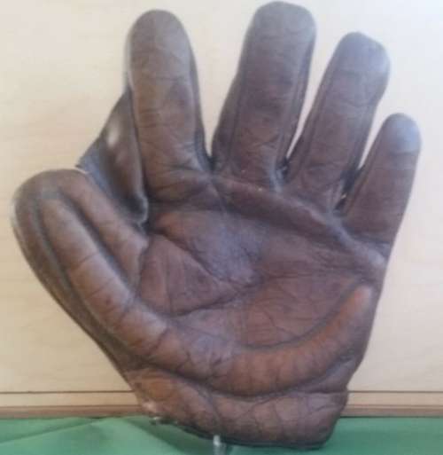 Early 1900's A.J. Reach Crescent Glove Front