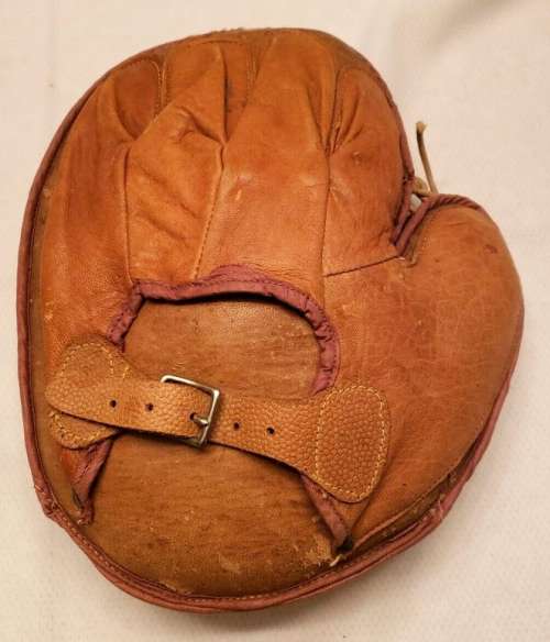 Early 1900's Reliance 601 Crescent Catchers Mitt Back