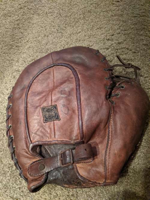 Spalding Crescent Basemitt Back