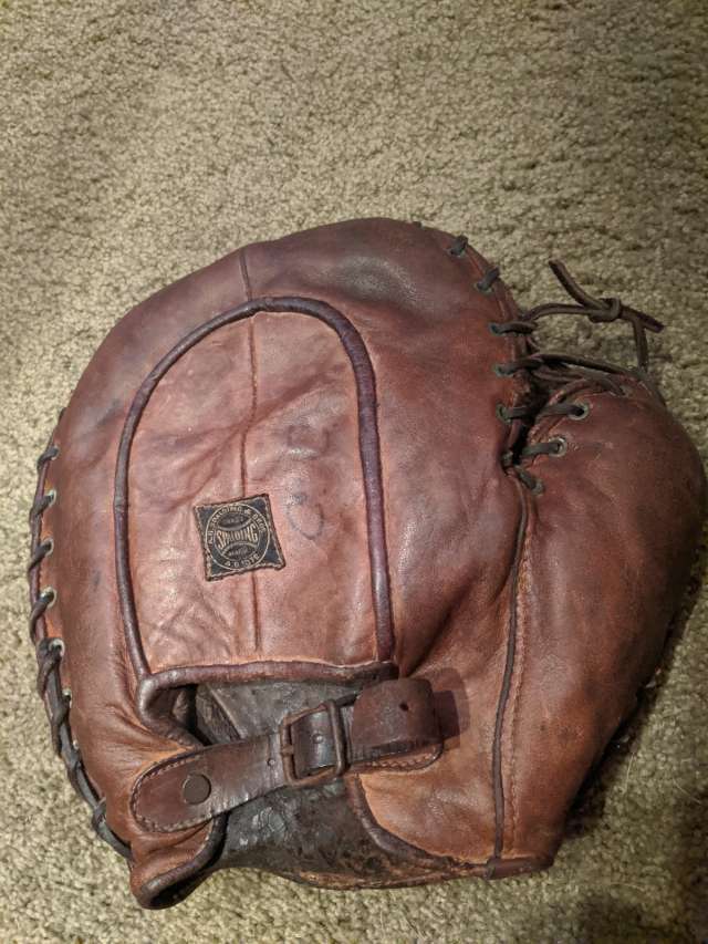 Spalding Crescent Basemitt Back