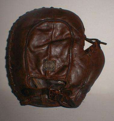 Early 1900's Spalding Crescent Basemitt Black Back