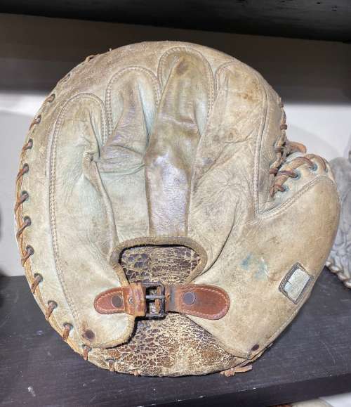 Early 1900's Spalding Crescent Catchers Mitt Back