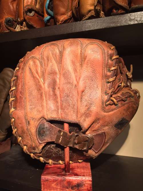 Early 1900's Spalding Crescent Catchers Mitt Back