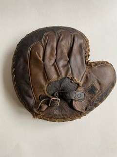 Early 1900's Spalding Crescent Catchers Mitt Back