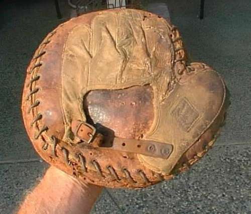 Early 1900's Spalding Crescent Catchers Mitt Brown Back