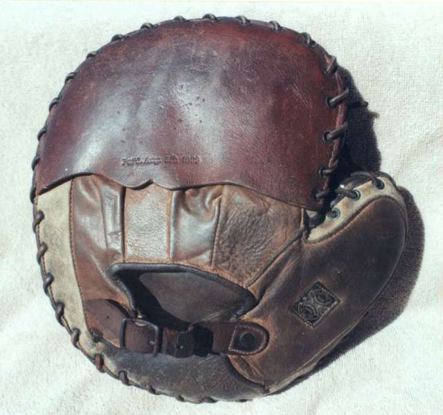 Early 1900's Spalding Crescent Decker Patent Catchers Mitt Back