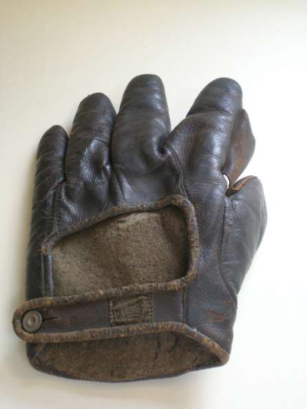 Early 1900's Spalding Crescent Glove Dark Back