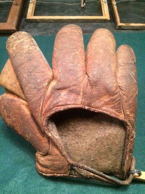 Spalding Crescent Lefty Back