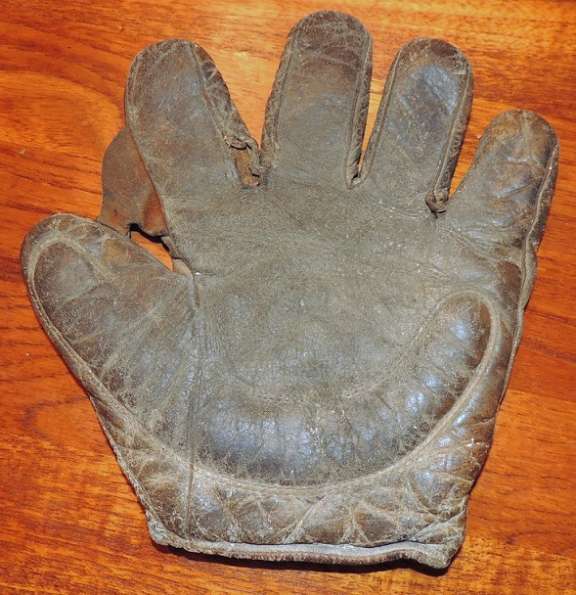 Early 1900's Victor Buckle  Crescent Glove Front Early Gloves