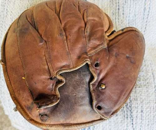 Early 1900's Victor Crescent Catchers Mitt Back