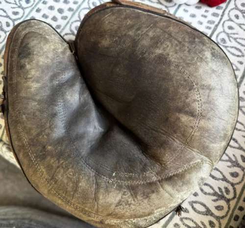 Early 1900's Victor Crescent Catchers Mitt Front