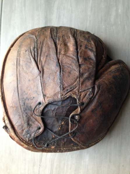 Early 1900's Victor Hook and Eye Back Crescent Catchers Mitt Back