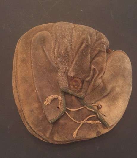 Early 1900's Victor Youth Crescent Catchers Mitt Back