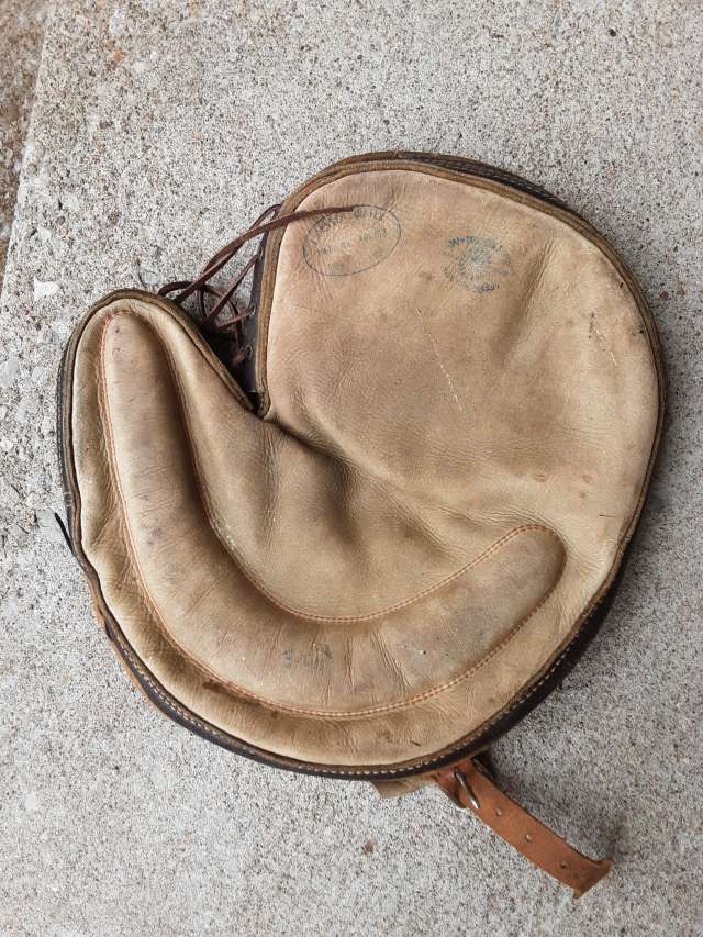 William Read & Sons Crescent Catchers Mitt Front