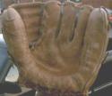 View the image: Everlast Glove Front