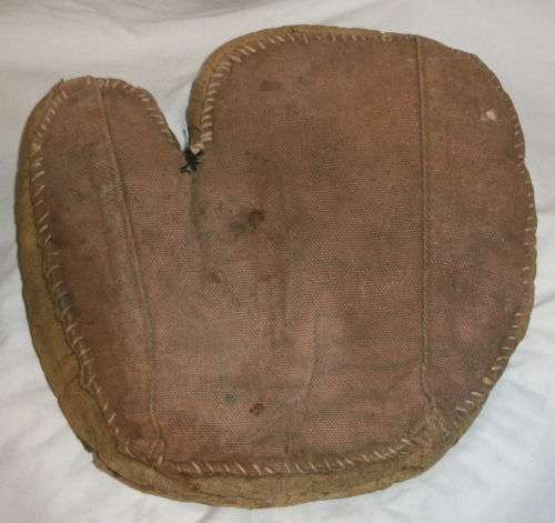 Folk Art Mitt Sewn Perimeter Front
