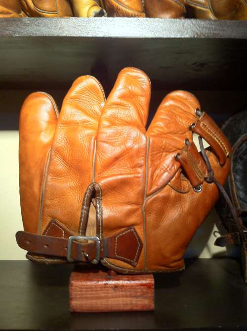 Chet Morgan Globe G53 Back