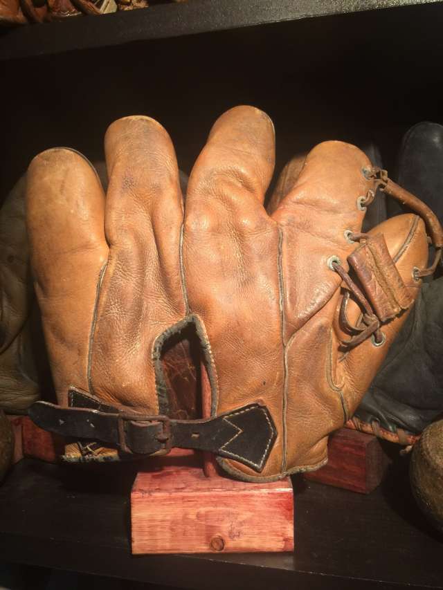 Earl Averill Globe S6 Back