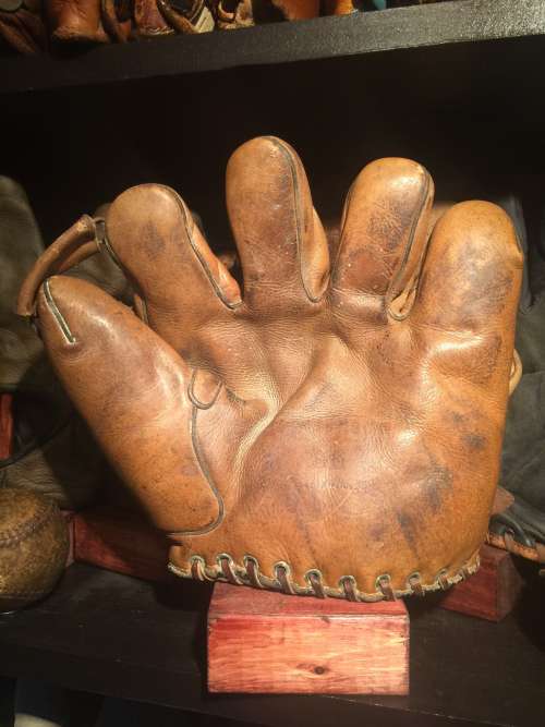 Earl Averill Globe S6 Front