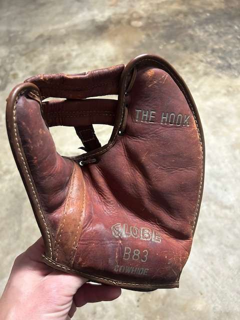 Globe B83 The Hook Basemitt Front