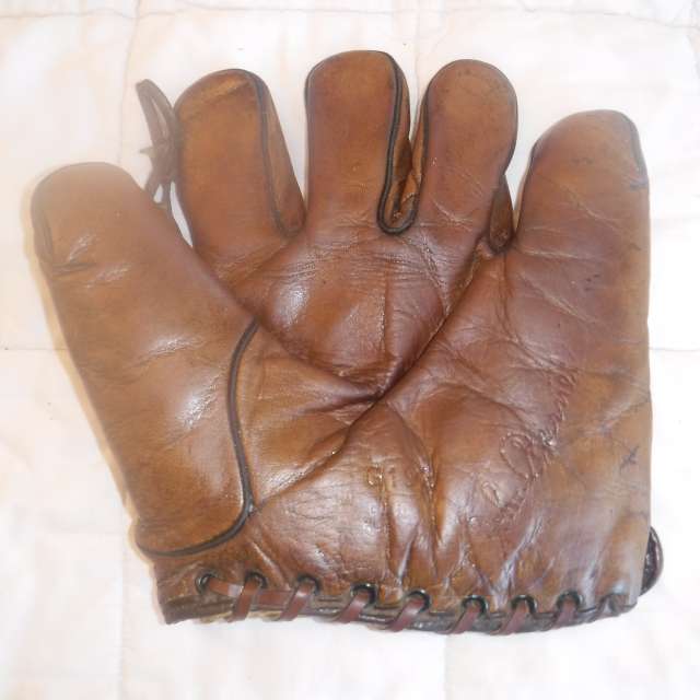 Johnny Burnett Globe G192 Front