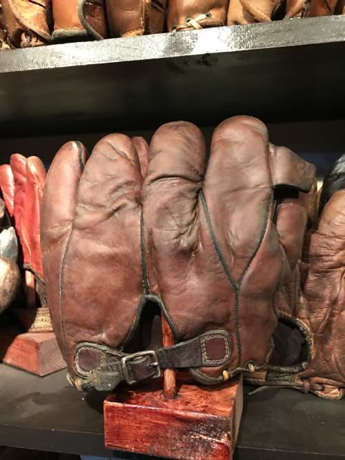 Rabbit Maranville Globe 1 Inch Web Back